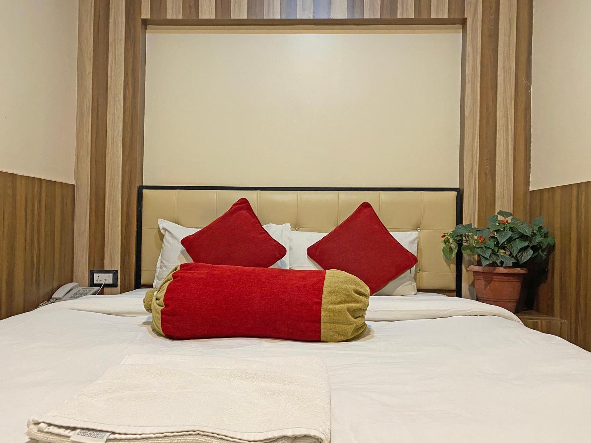 Hotel Airport Holiday كاتماندو المظهر الخارجي الصورة