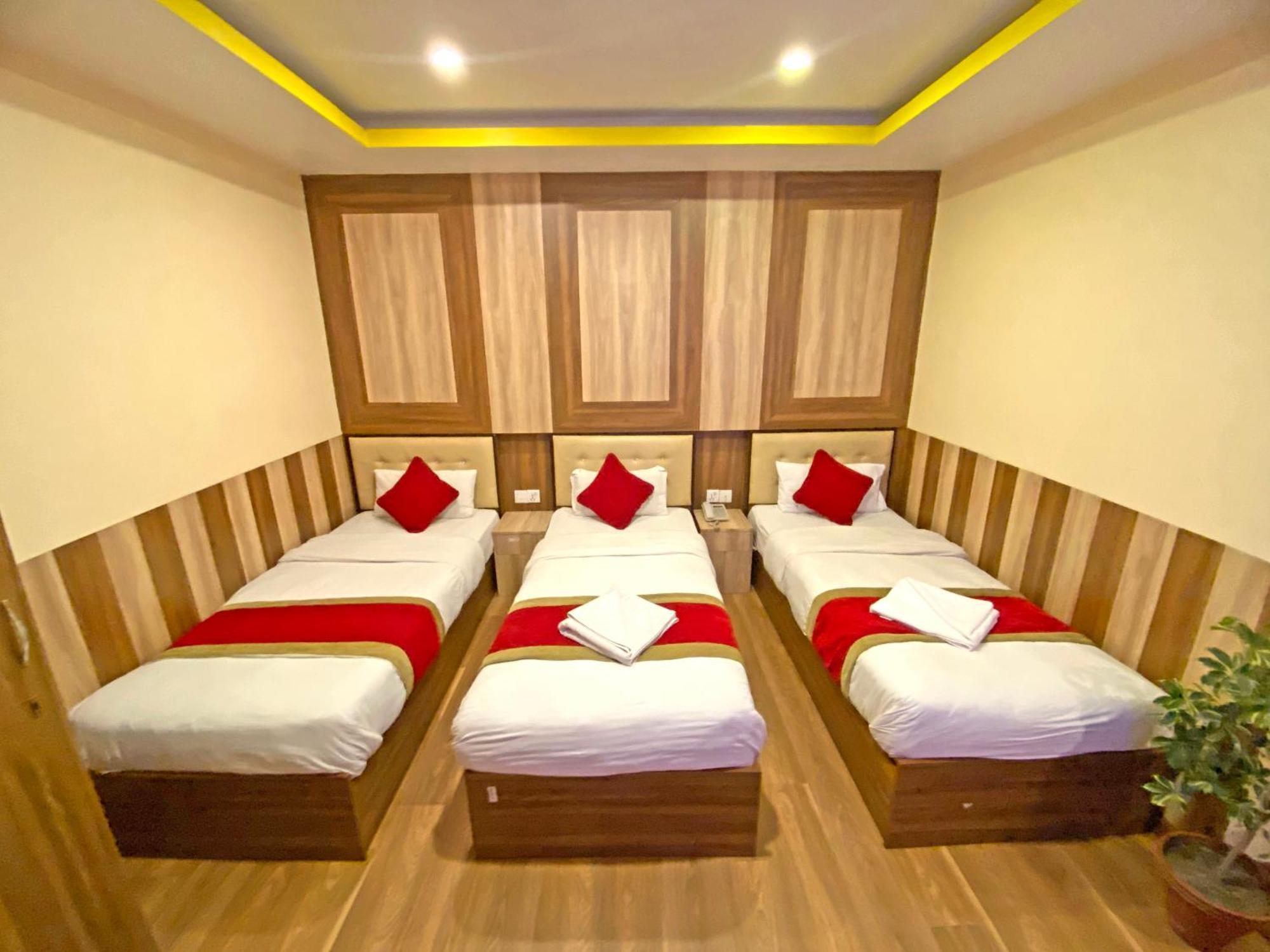 Hotel Airport Holiday كاتماندو المظهر الخارجي الصورة