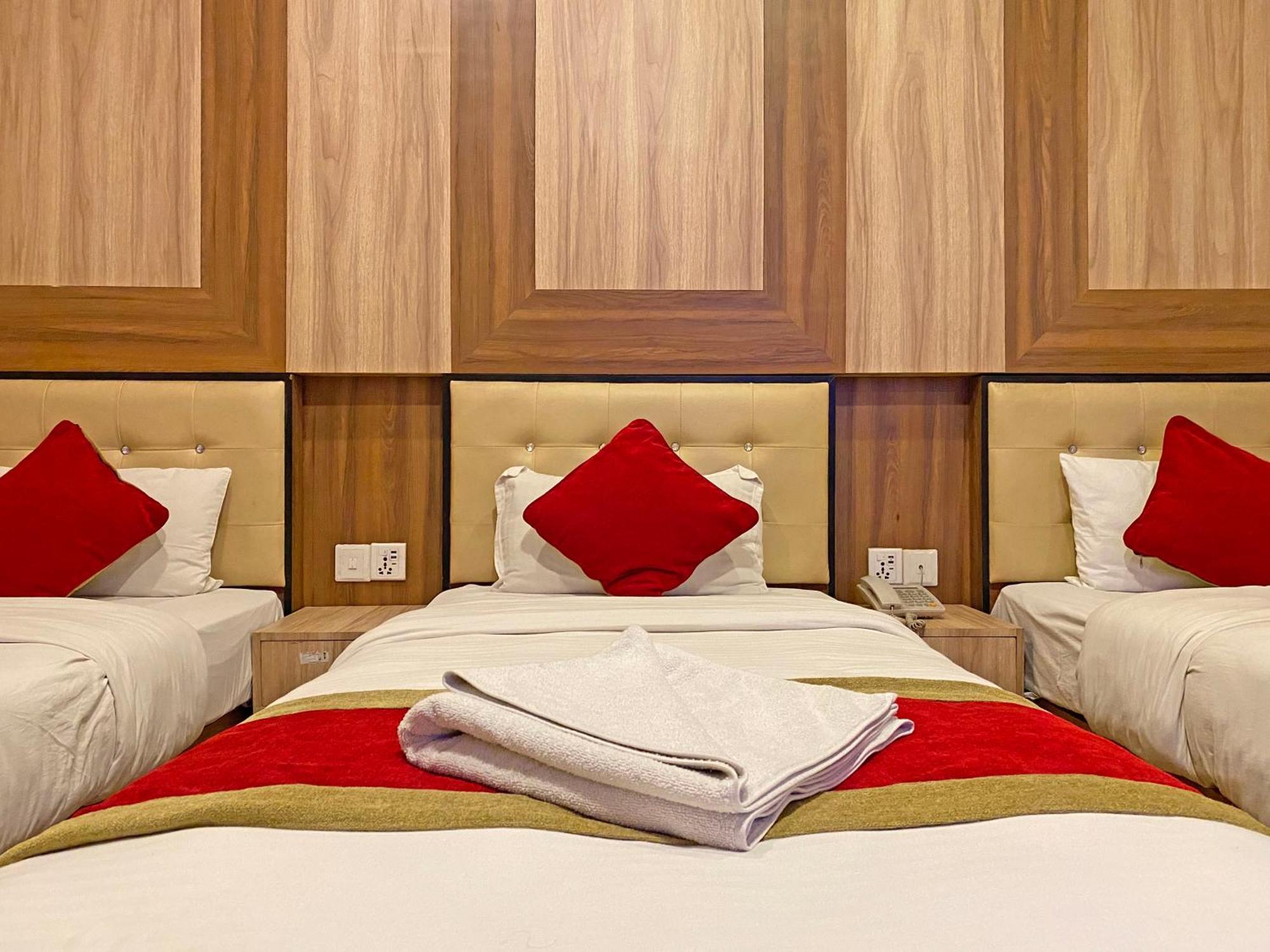 Hotel Airport Holiday كاتماندو المظهر الخارجي الصورة