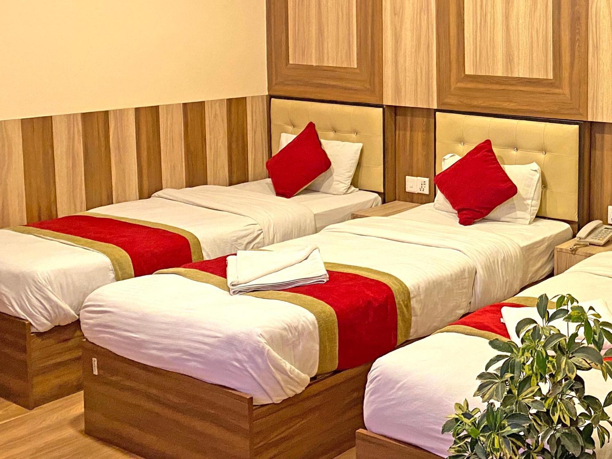 Hotel Airport Holiday كاتماندو المظهر الخارجي الصورة