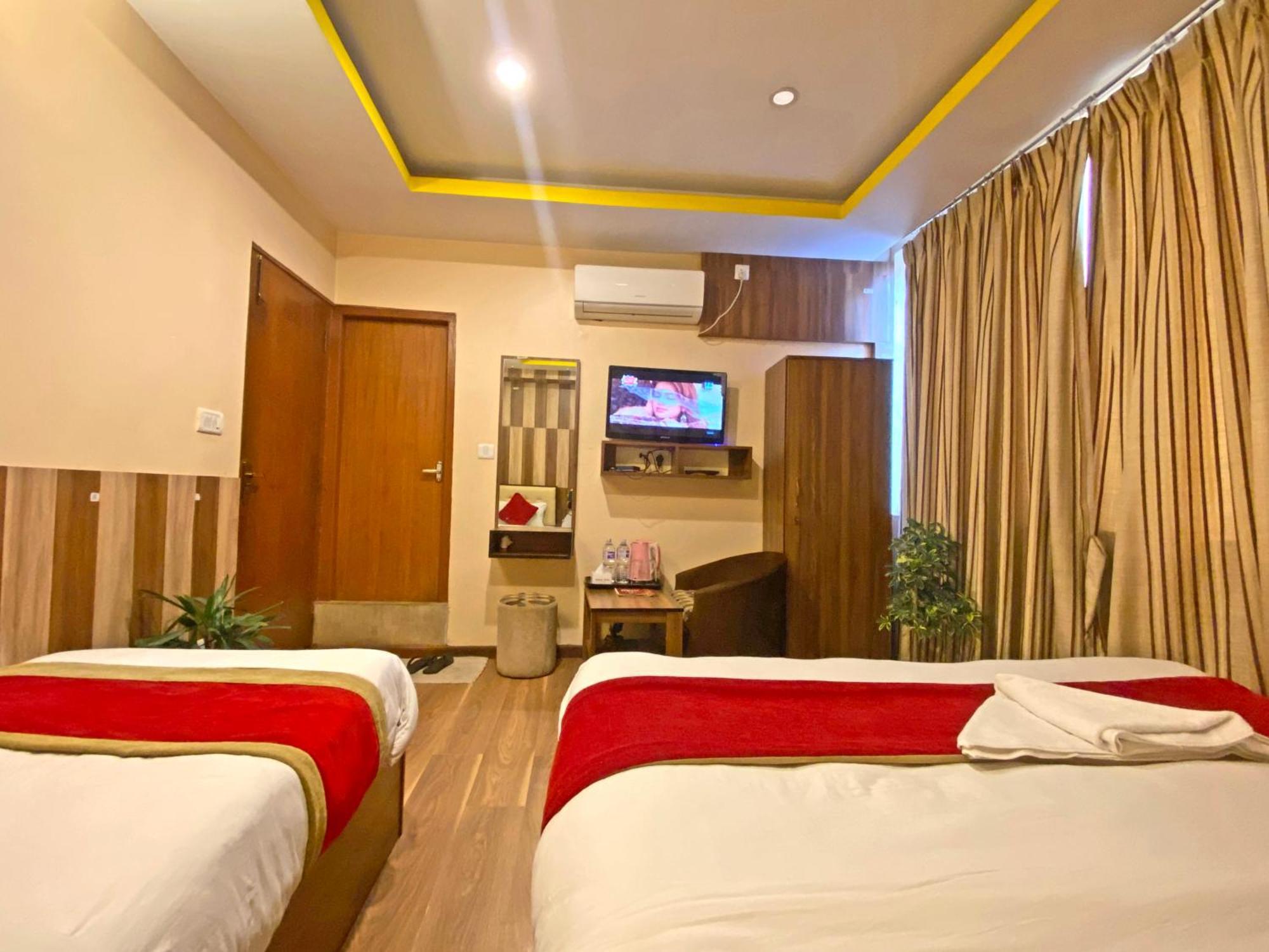 Hotel Airport Holiday كاتماندو المظهر الخارجي الصورة
