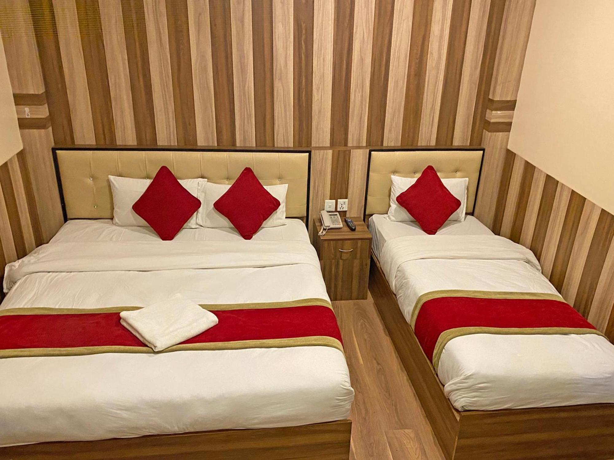 Hotel Airport Holiday كاتماندو المظهر الخارجي الصورة