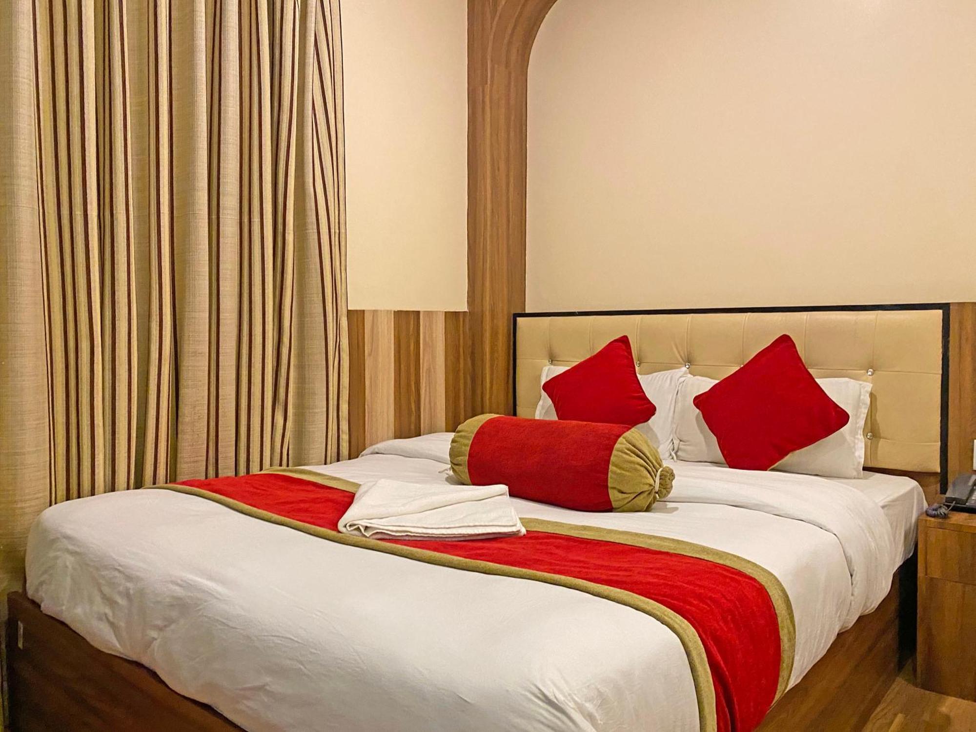Hotel Airport Holiday كاتماندو المظهر الخارجي الصورة