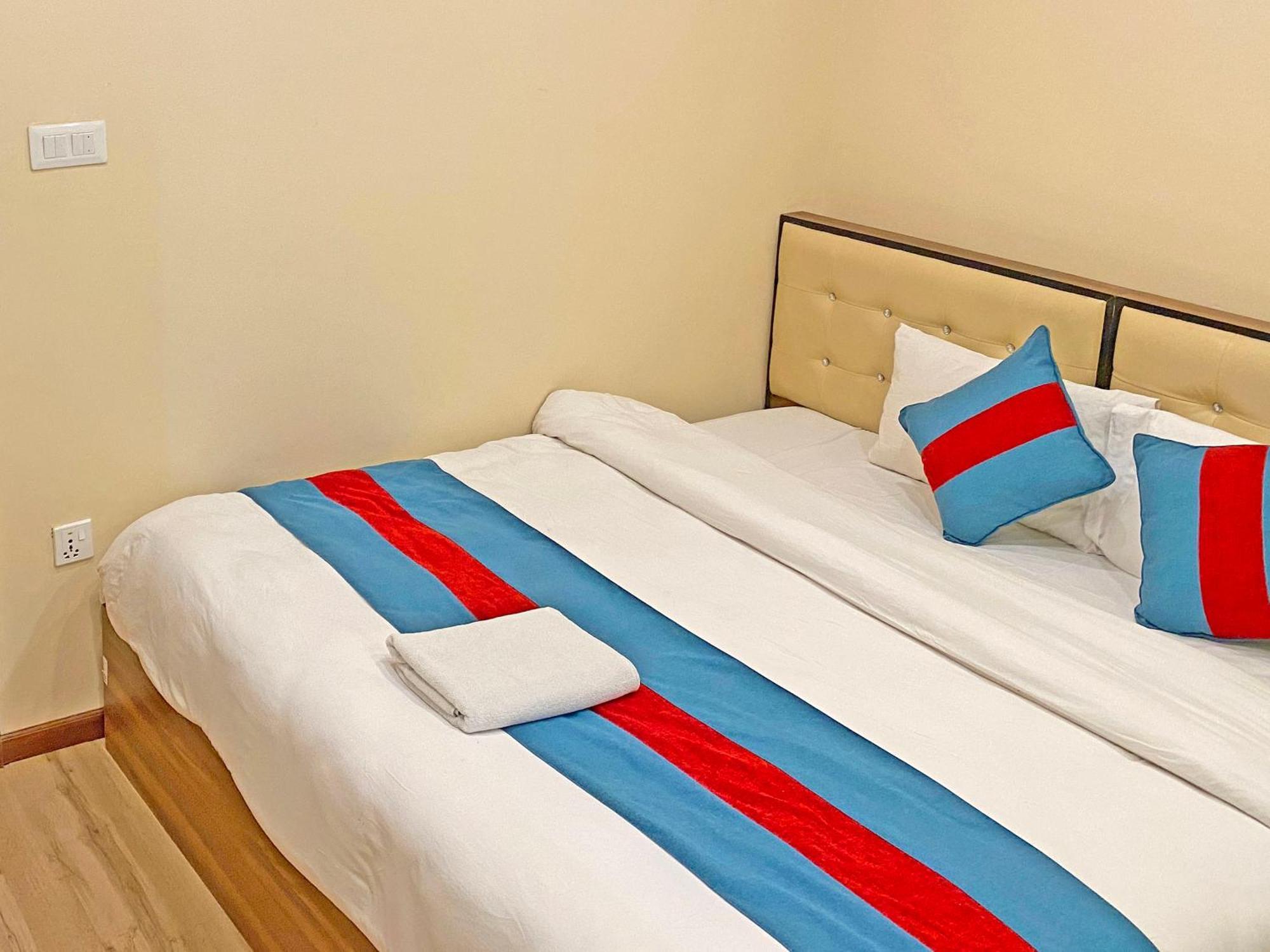 Hotel Airport Holiday كاتماندو المظهر الخارجي الصورة